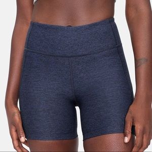 NWT Navy Outdoor Voices warmup 7” biker short with pocket - medium